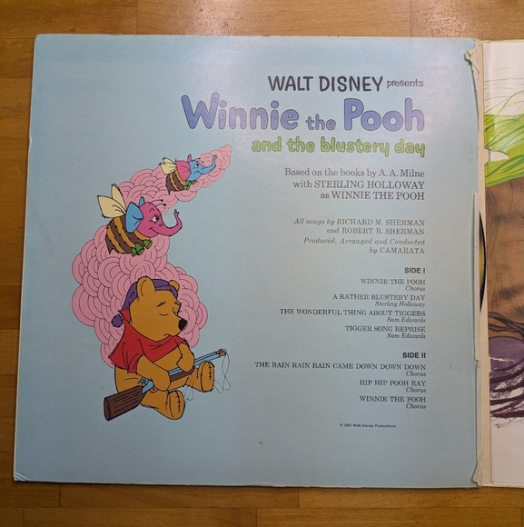 Winnie the Pooh and the Blustery Day 1967 Version 11 Page Book & Vinyl Record - Picture 4 of 7